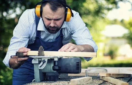 Must Have Beginner Woodworking Tools