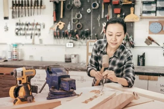 Sauder Woodworking Co. 1 Sauder Woodworking Co.