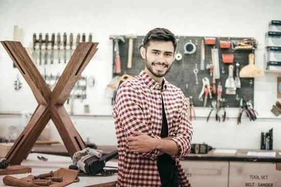 Woodworking Tool That Makes Groves In Wood