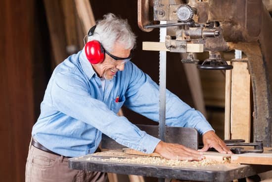 How do woodworking routers work - A step-by-step guide to understanding the functionality of routers