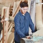 Round hammer handle for woodworkers provides a comfortable grip and prevents slipping