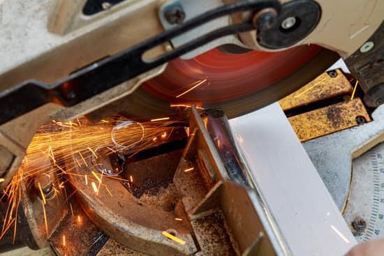 How to Operate a Jet JWL 1221 vs Woodworking Lathe 1 Step-by-step guide on operating the Jet JWL 1221 VS Woodworking Lathe effectively