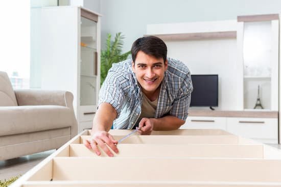 Step-by-step guide for effectively utilizing a woodworking shaper - Learn How to Use a Woodworking Shaper