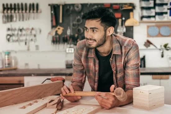 How to Start Doing Woodworking Projects With Kids 1 Step-by-step guide on how to start doing woodworking projects with kids, perfect for quality family time