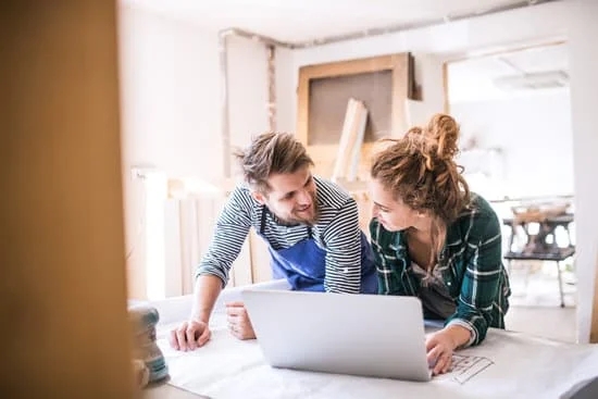 Alt text suggestion: An average woodworking shop is typically measured in square feet. Find out how many square feet a typical woodworking shop is