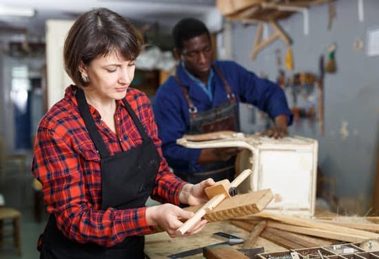 Basic Woodworking 1 Basic woodworking tools - essential equipment for beginner woodworkers