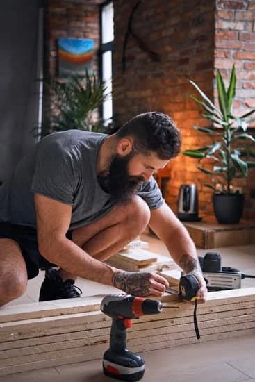 What Dust Mask Is Best for Woodworking 1 The best dust mask for woodworking should have high filtration capabilities and a comfortable fit