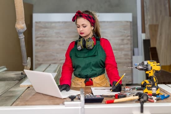 What Is a Woodworkers Fro 1 Image of a Woodworker's Fro - Explaining the Essential Characteristics and Tips for Maintenance