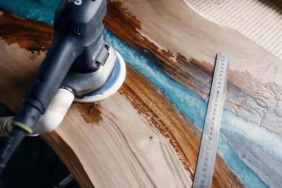 Suggestion: A guide on choosing the best router for woodwork, helping you find the perfect tool