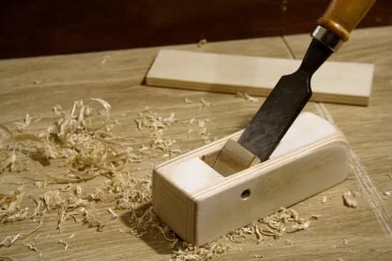 Step-by-step guide on how to efficiently use routers for woodworking projects