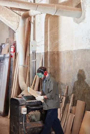 How green should wood be for woodworking: determining the ideal moisture content for your projects