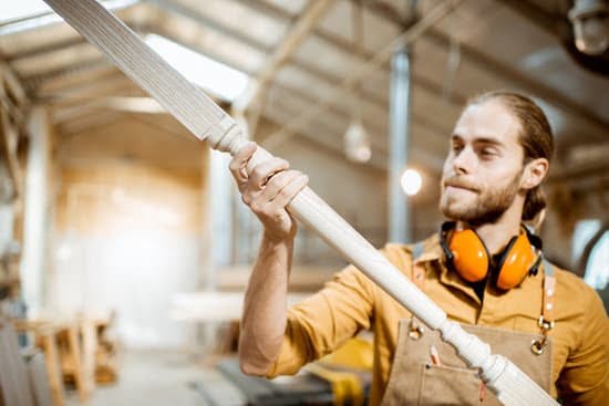 Step-by-step guide on becoming a woodworking teacher, with practical tips and essential qualifications