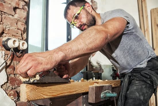 How Many Woodworkers Are on Facebook 1 Image: Infographic displaying the number of woodworkers on Facebook, answering the question 'How many woodworkers are on Facebook?'