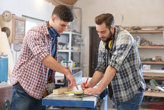 How to Clean a Woodworking Plane Blade 1 Step-by-step guide on cleaning a woodworking plane blade effectively for optimal performance