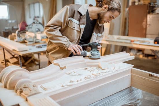 A detailed explanation of marquetry techniques used in woodworking with wood veneers