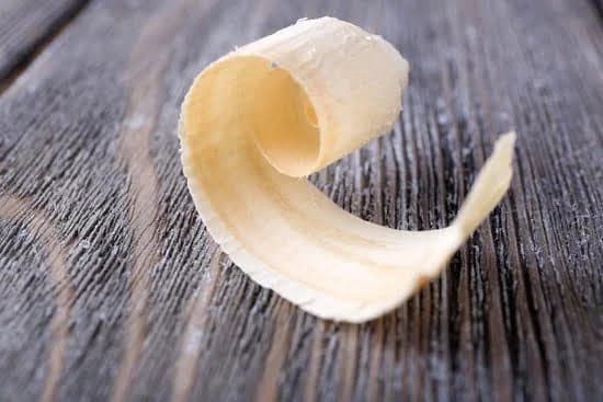 De Duster Woodwork 1 DE DUSTER WOODWORK: A high-quality duster designed specifically for cleaning wood surfaces efficiently