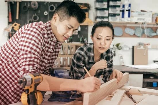 How to Make a Living as a Woodworker 1 Step-by-step guide for How to Make a Living as a Woodworker: turning your passion into profit