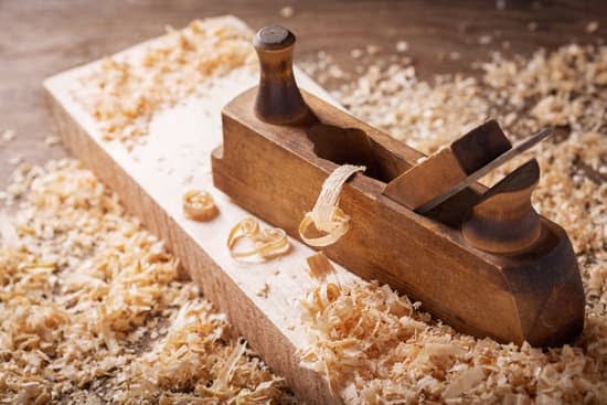 How Was Most Woodwork Finished in the 20S 1 Woodwork in the 20s: traditional handcrafted finishes and varnishes