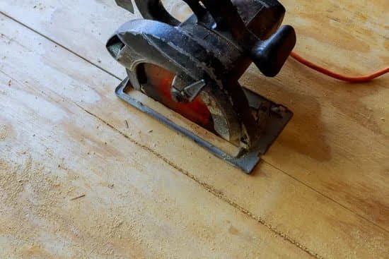 How to Remove Paint From Woodwork 1 How to Remove Paint from Woodwork: Using Chemical Paint Strippers Safely