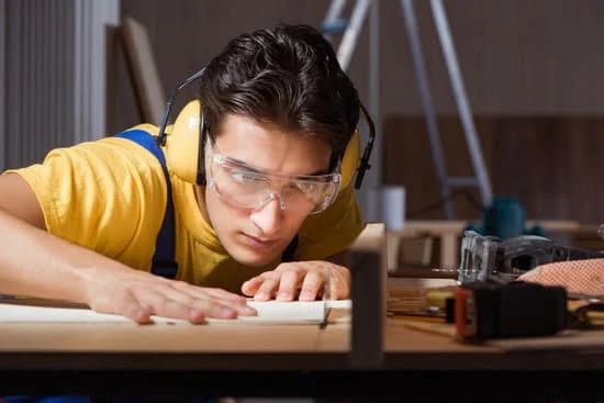 How to Make Woodworking Christmas Ornaments 1 Step-by-step guide on how to make woodworking Christmas ornaments with intricate designs