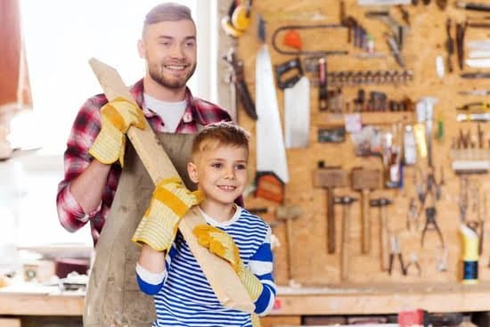 What Do You Use a Woodworkers Vise For 1 Woodworkers vise for securely holding wood while sawing, drilling, or shaping.