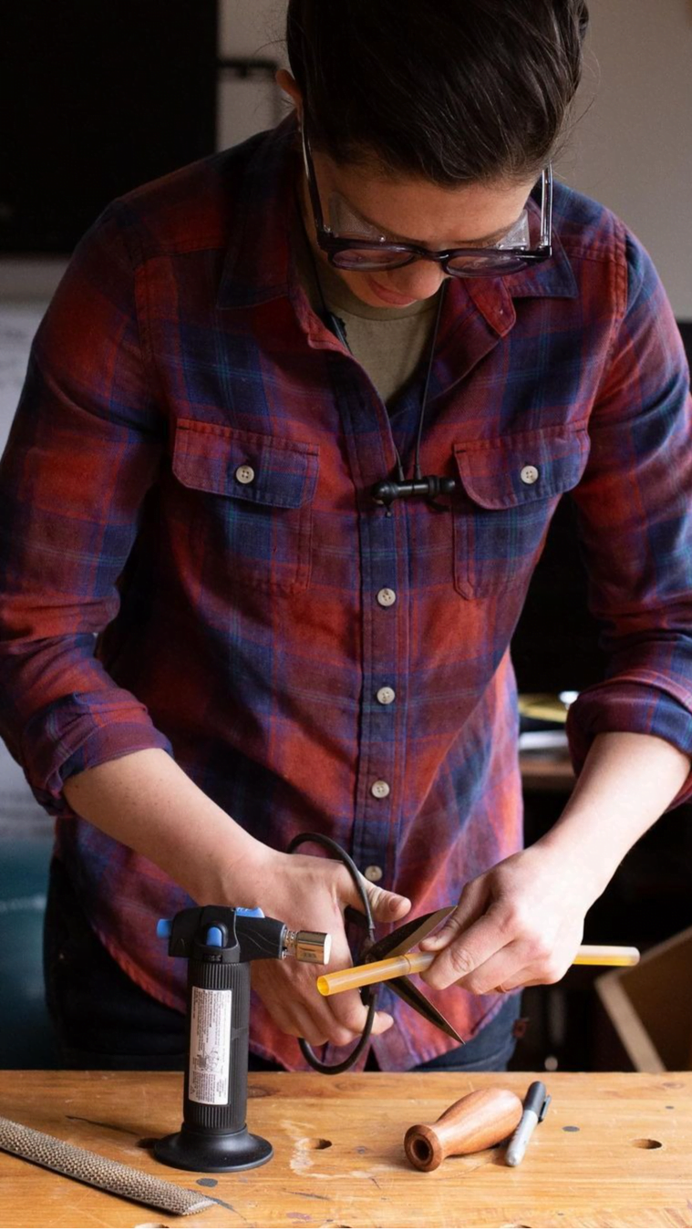 How to Discipline a Cat for Scratching Woodwork 1 Using scratching post and positive reinforcement to discipline a cat for scratching woodwork