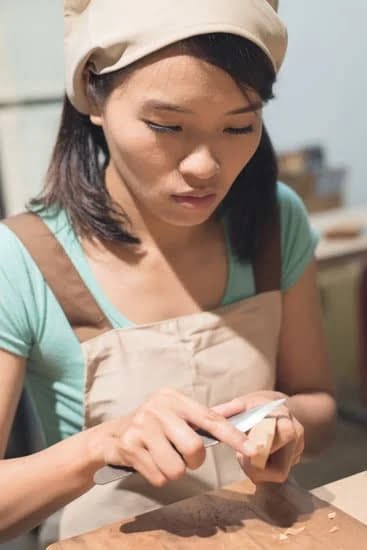 How to Season Logs for Woodworking Outdoors 1 How to Season Logs for Woodworking Outdoors: Step-by-step guide for preserving and preparing wood