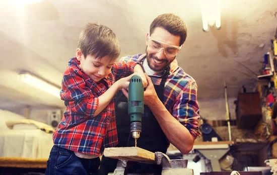 Setting Up a Beginner Woodworking Shop 1 Setting up a beginner woodworking shop: essential tools, safety gear, and workspace organization