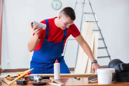How to build a sturdy and beautiful woodworking table by watching the Wood Whisperer's tutorial