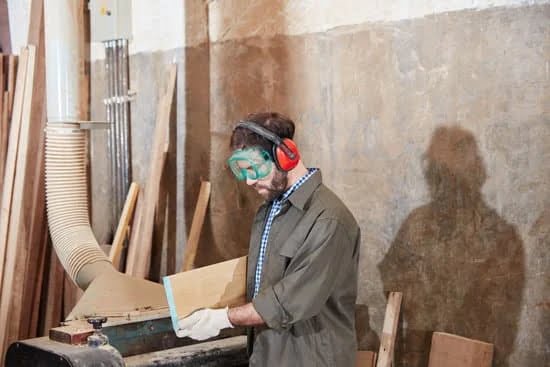 Step-by-step guide on how to make a woodworking workshop from scratch