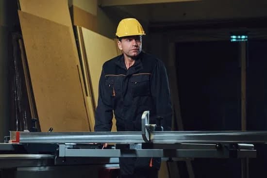 Expert woodworking techniques and tips for WOODWORKING TRICKS OF THE TRADE