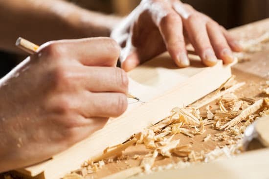 How to Use Dividers in Woodworking 1 Step-by-step guide on how to use dividers in woodworking for precise measurements and layouts