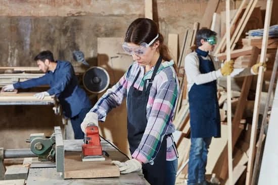 How Do I Do the Woodworking Job Escapists 2 1 How to do woodworking job in The Escapists 2