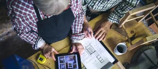 How to achieve precise circular saw cuts with woodworking jigs - Woodworker's Journal tutorial