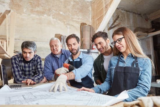 What Does a Woodworking Jointer Do 1 Woodworking jointer flattens and smooths wood - essential for creating precise, seamless joints