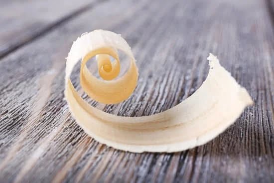 What Direction When Using a Woodworking Router 1 cutting with the grain