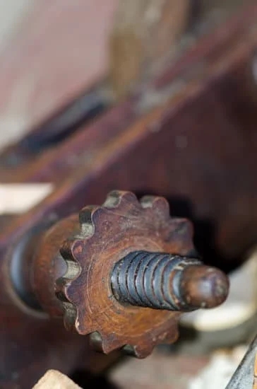 A Good Table for Woodworking Projects 1 A sturdy wooden workbench suitable for woodworking projects