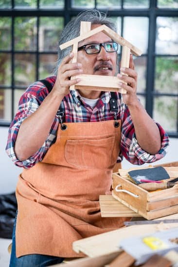 recommendations on how many clamps should a woodworker have