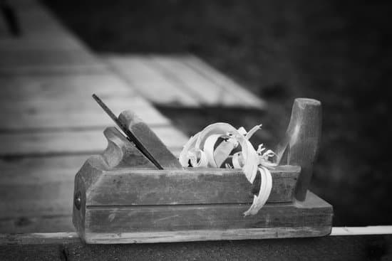 How Old Is Scott Phillips Woodworker 1 Scott Phillips, experienced woodworker, age unknown, popular host of DIY show, 'The American Woodshop'