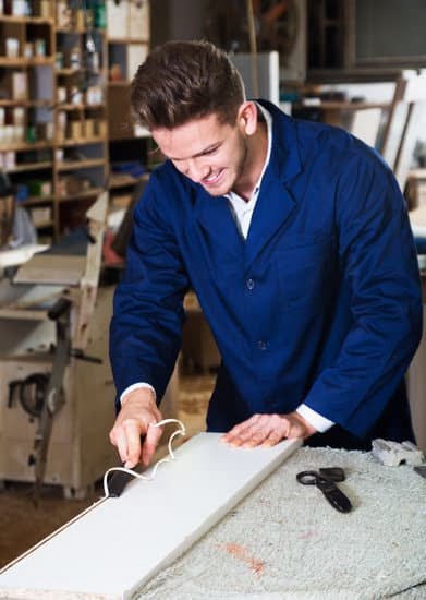 What Is a Planer in Woodworking 1 A versatile tool for smoothing and thicknessing lumber