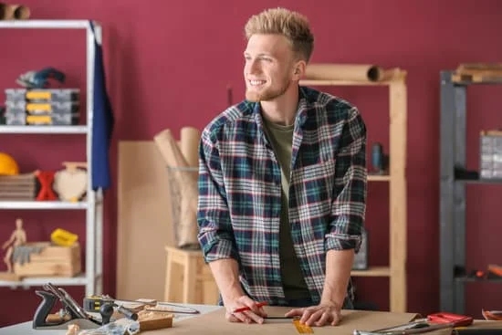 Why Do Woodworkers Use Round Mallets 1 Why woodworkers choose round mallets for precision and control in carving and shaping wood